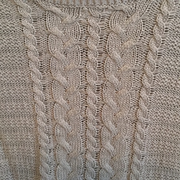 Gray cable knit sweater - Picture 3 of 3